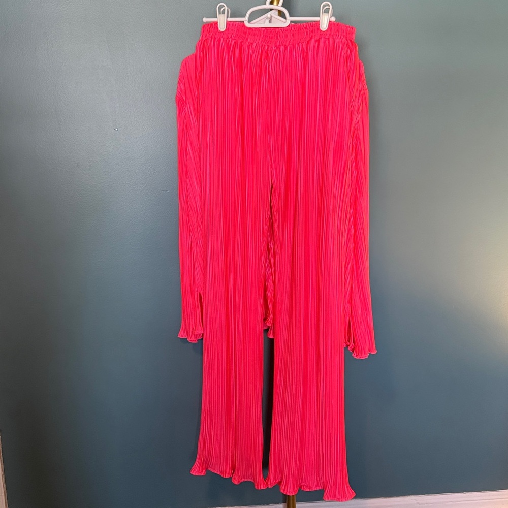 Dressed in LALA neon pink plisse suit EUC - Picture 4 of 6